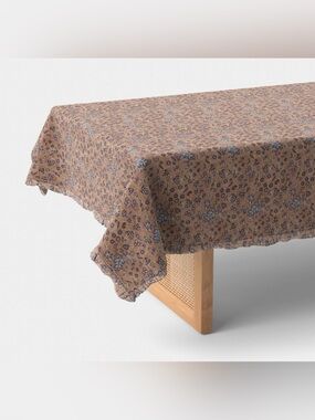 Threshold Brown Floral Cotton Tablecloth with Blue Accents
60”x84”
New with Tag